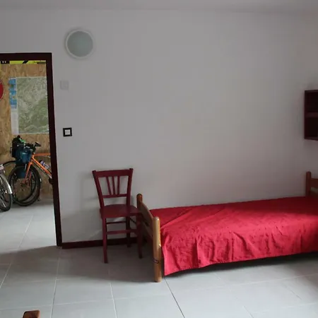 Velo Valence Hostel *